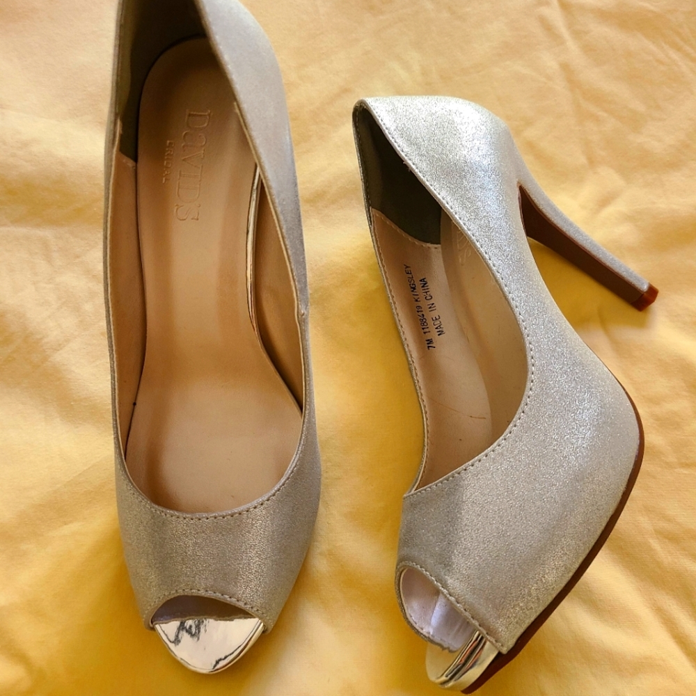 Women's silver peep toe heels - Picture 1 of 4